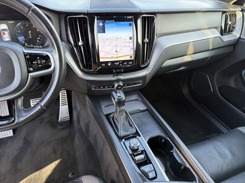 Used 2021 Volvo XC60 T5 R-Design image 29