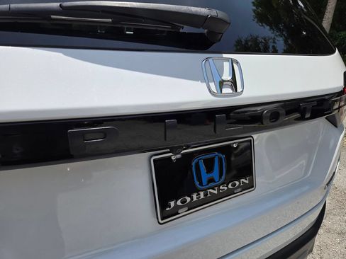 Used 2025 Honda Pilot Touring image 15