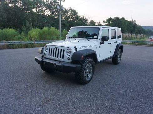 Used 2016 Jeep Wrangler Unlimited Rubicon w/ Connectivity Group AWD/4WD image 21