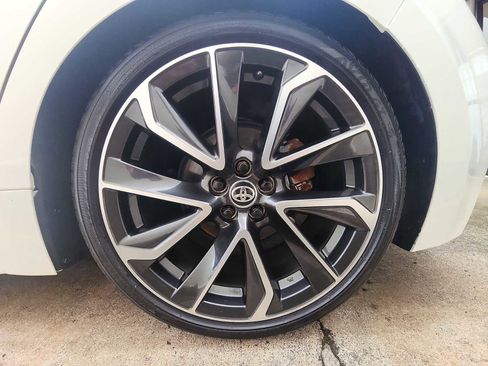 Used 2020 Toyota Corolla XSE image 11