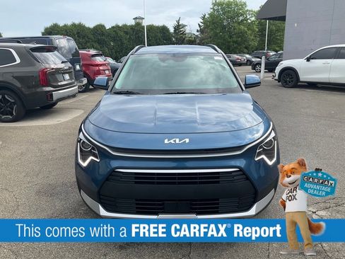 Certified 2025 Kia Niro EX image 2
