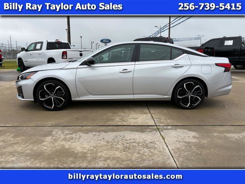 Used 2024 Nissan Altima 2.5 SR FWD image 1