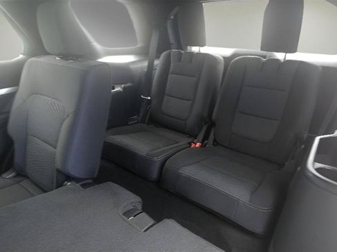 Used 2017 Ford Explorer XLT w/ Equipment Group 201A AWD/4WD image 26