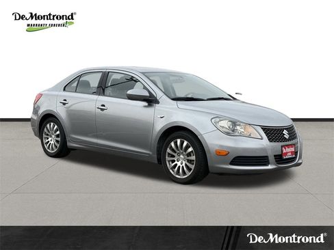 Used 2010 Suzuki Kizashi SE image 3