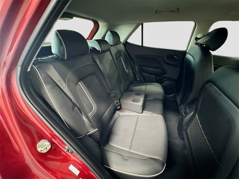 Used 2024 Hyundai Venue Limited image 26