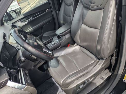 Used 2022 Cadillac XT6 Premium Luxury AWD/4WD image 11