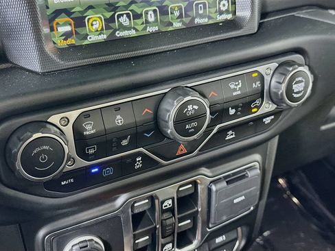 Used 2023 Jeep Wrangler Unlimited Sahara w/ Cold Weather Group AWD/4WD image 25