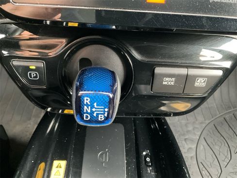 Used 2020 Toyota Prius L Eco image 29