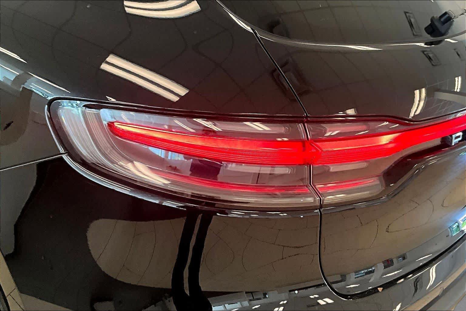 Used 2024 Porsche Macan AWD/4WD image 26