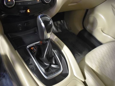 Used 2017 Nissan Rogue SV w/ SV Premium Package FWD image 26
