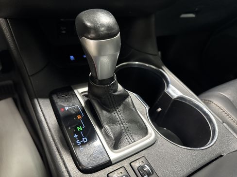 Used 2019 Toyota Highlander XLE AWD/4WD image 24