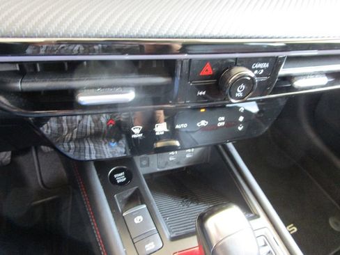 Used 2025 Nissan Kicks SR AWD/4WD image 33