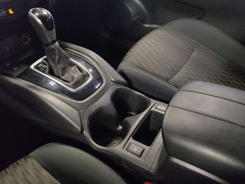 Used 2020 Nissan Rogue SV w/ Premium Package FWD image 26