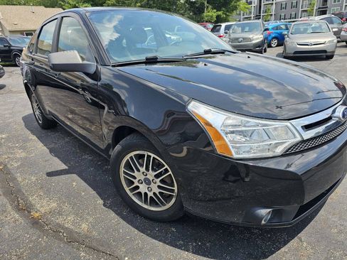 Used 2011 Ford Focus SE FWD image 3