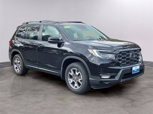 Certified 2023 Honda Passport TrailSport image 3