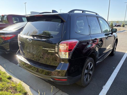 Used 2017 Subaru Forester 2.5i Premium AWD/4WD image 6