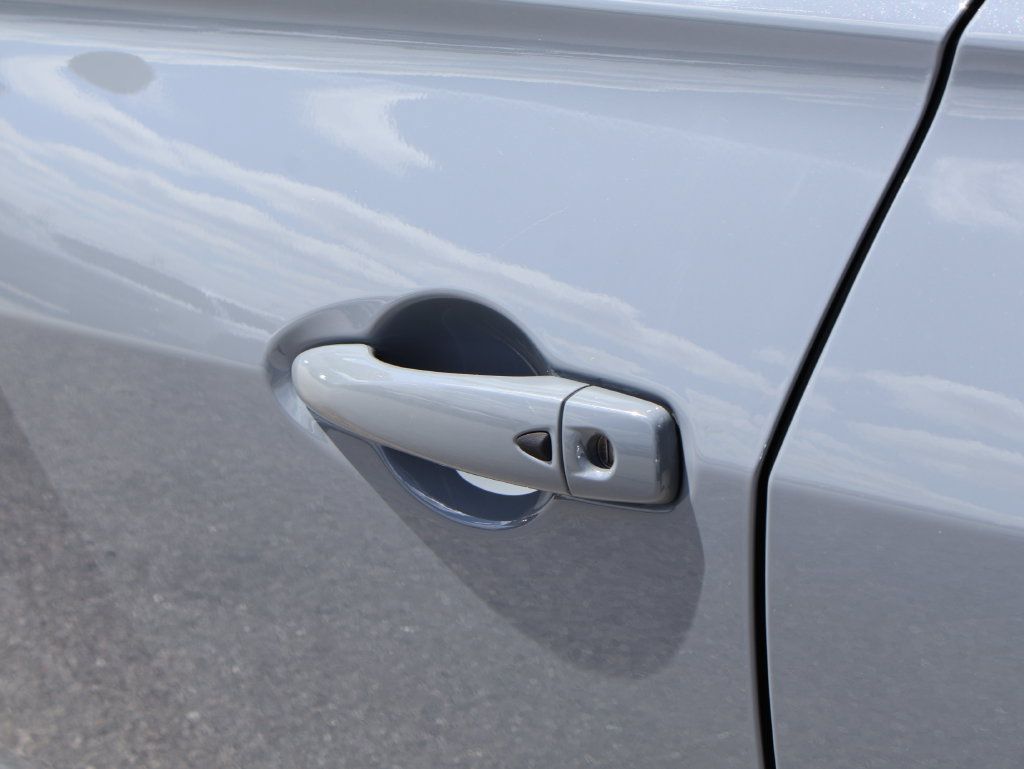 Used 2024 Nissan Kicks SR w/ SR Premium Package FWD image 18