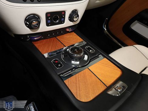 Used 2017 Rolls-Royce Dawn RWD image 37