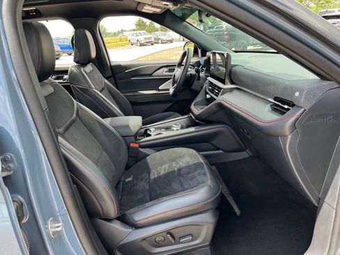 Used 2025 Ford Explorer ST image 12