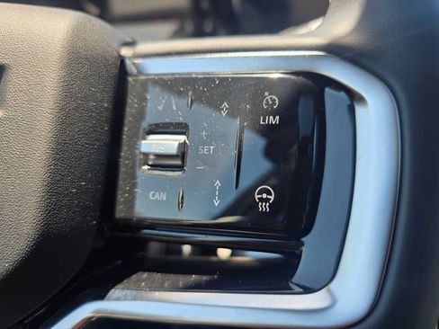 Used 2025 Land Rover Discovery Sport Dynamic SE AWD/4WD image 34