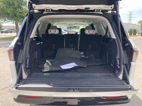 New 2026 Lincoln Navigator L Premier AWD/4WD image 22