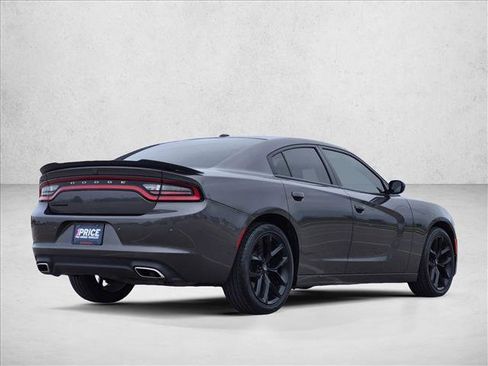 Used 2019 Dodge Charger SXT w/ Blacktop Package RWD image 5