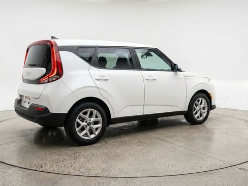 Used 2025 Kia Soul LX w/ LX Technology Package FWD image 9