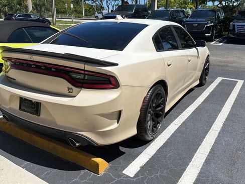 Used 2019 Dodge Charger Scat Pack w/ Dynamics Package RWD image 5