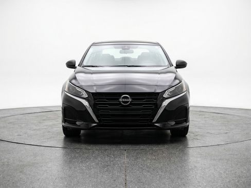 Used 2025 Nissan Altima 2.5 SV FWD image 2
