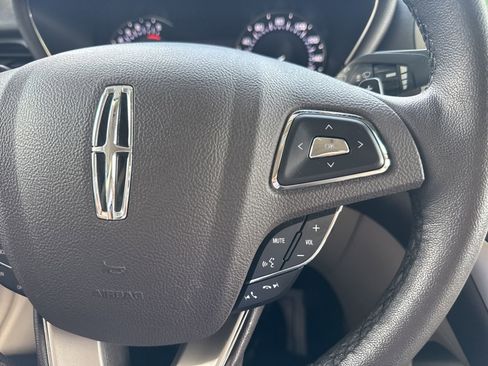 Used 2019 Lincoln MKC Premiere image 26