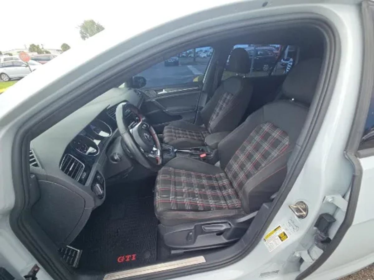 Used 2018 Volkswagen GTI S FWD image 6