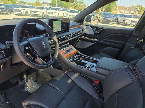 Used 2025 Lincoln Aviator Black Label image 17