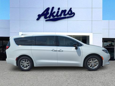 New 2027 Chrysler Pacifica LX FWD image 1