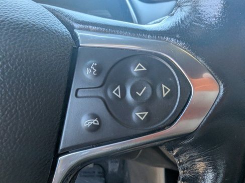 Used 2022 Chevrolet Traverse Premier AWD/4WD image 16