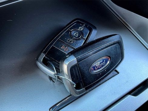 Used 2020 Ford Explorer XLT image 35