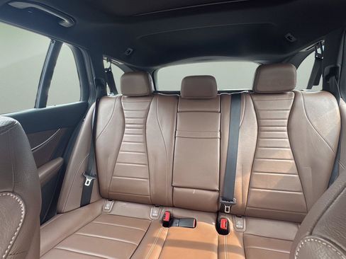 Used 2017 Mercedes-Benz E 400 4MATIC Wagon image 30