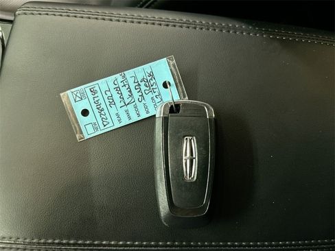 Used 2022 Lincoln Nautilus Reserve w/ Luxury Package image 12