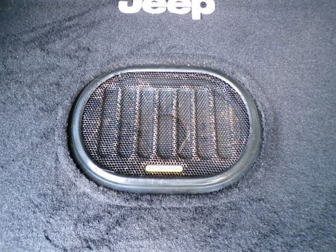 Used 2016 Jeep Wrangler Unlimited Rubicon image 9