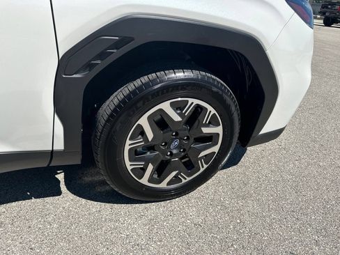 Used 2025 Subaru Forester Premium AWD/4WD image 31