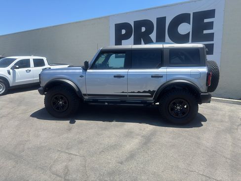 Used 2022 Ford Bronco Wildtrak image 3