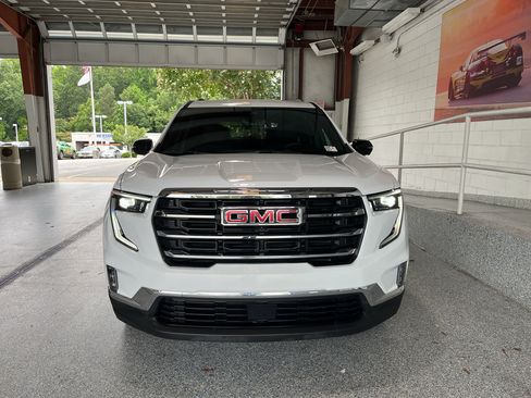 Used 2026 GMC Acadia Elevation w/ Elevation Premium Package FWD image 2