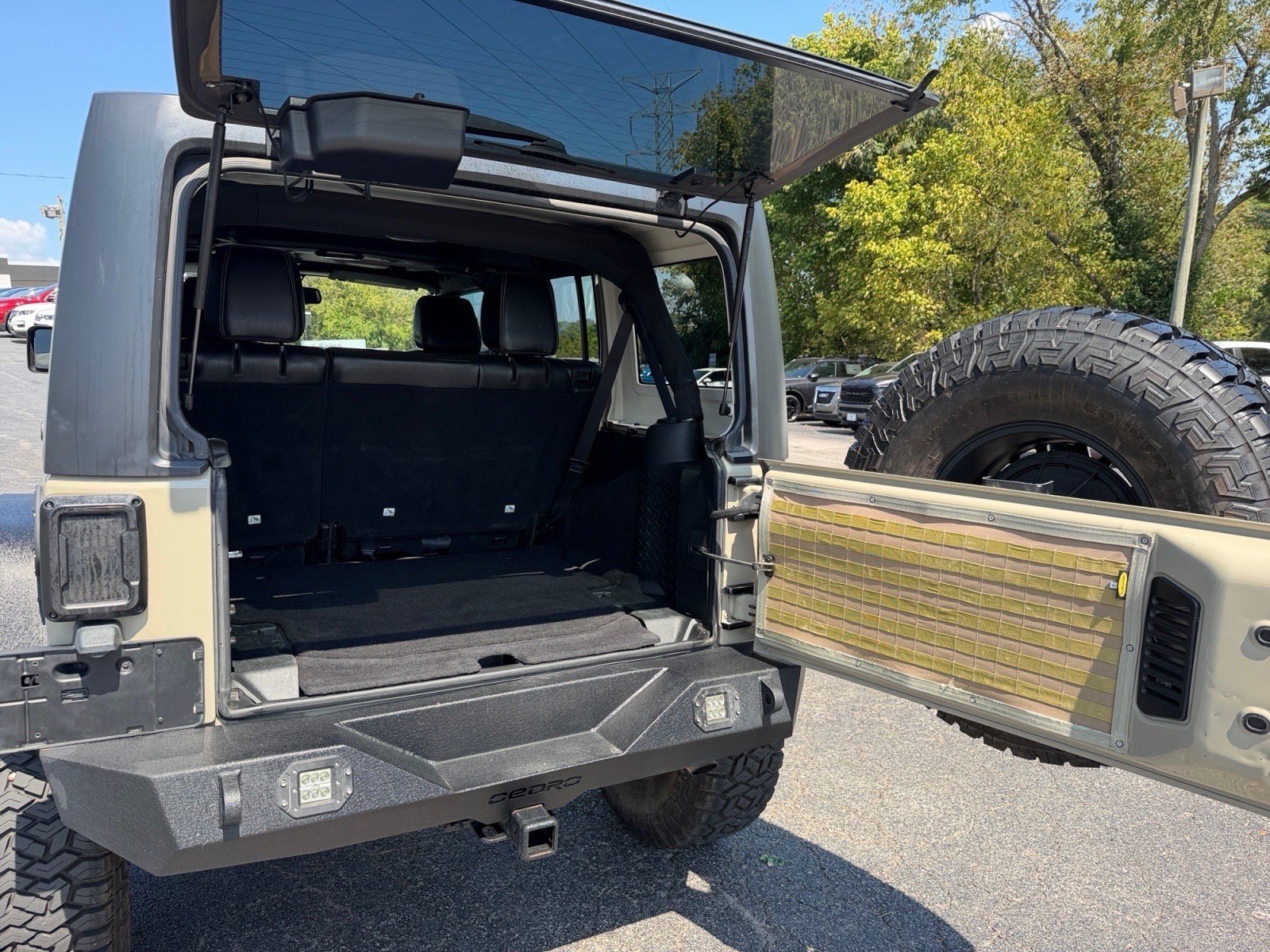 Used 2018 Jeep Wrangler Unlimited Sport AWD/4WD image 18