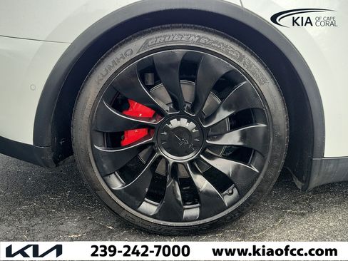 Used 2022 Tesla Model Y Performance AWD/4WD image 9