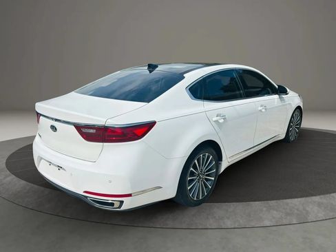 Used 2017 Kia Cadenza Premium w/ Luxury Package FWD image 5