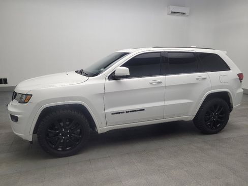 Used 2019 Jeep Grand Cherokee Altitude image 2