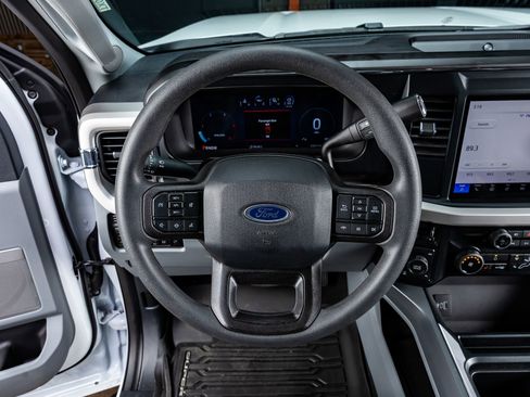 Used 2025 Ford F250 XLT w/ Black Appearance Package image 19