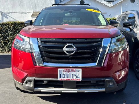 Used 2022 Nissan Pathfinder Platinum w/ Cargo Package FWD image 3