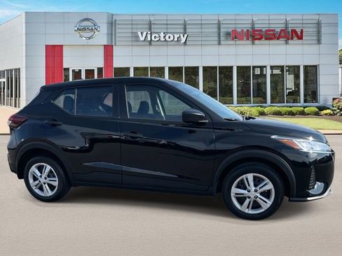 Certified 2025 Nissan Kicks Play S FWD image 2