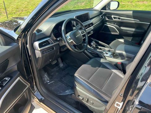 Used 2022 Kia Telluride S image 2