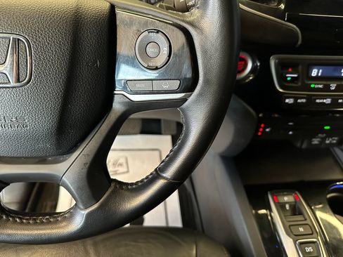 Used 2021 Honda Pilot Touring image 12